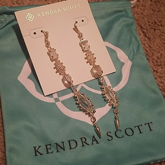Kendra Scott Jewelry - LAST ONE ! Nwt kendra scott gold leandra earrings